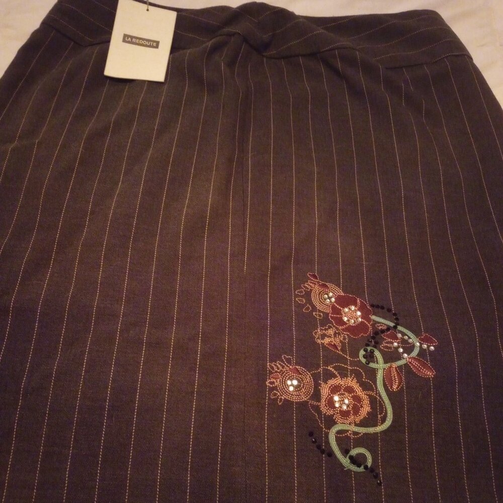 La Redoute pin stripe skirt with beautiful applique! New tags!